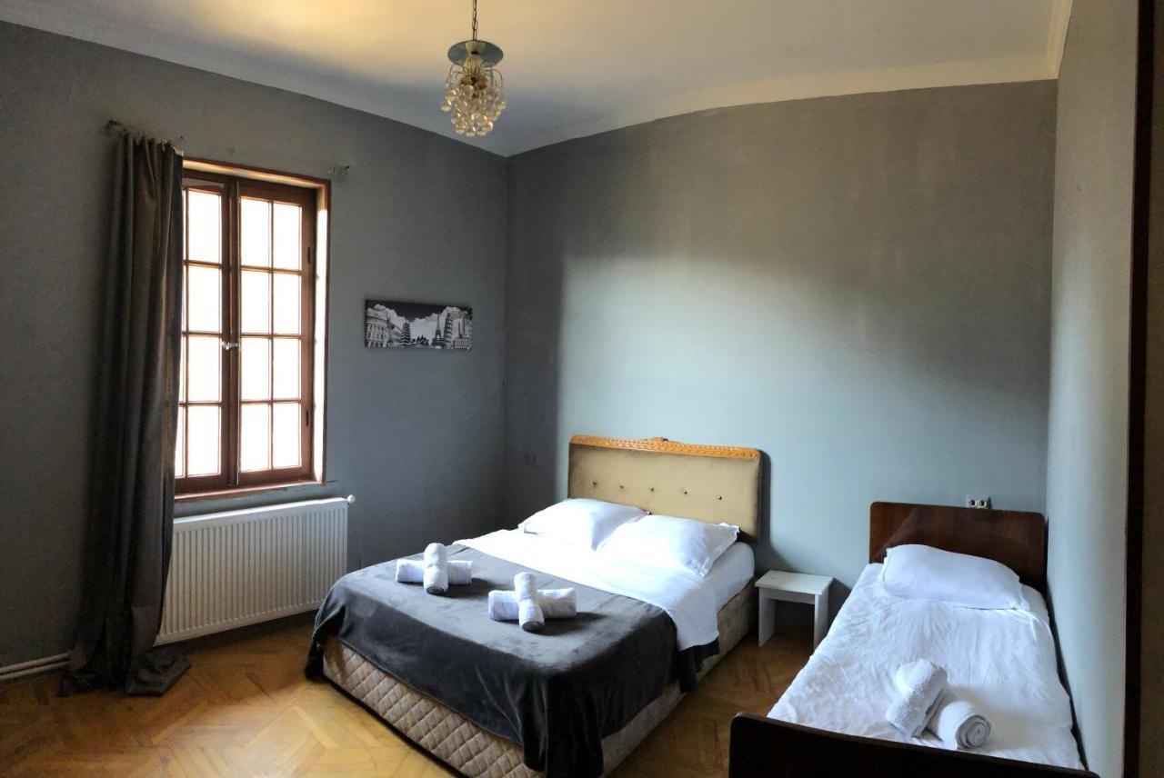 Lucky Family Hotel Tbilissi Extérieur photo